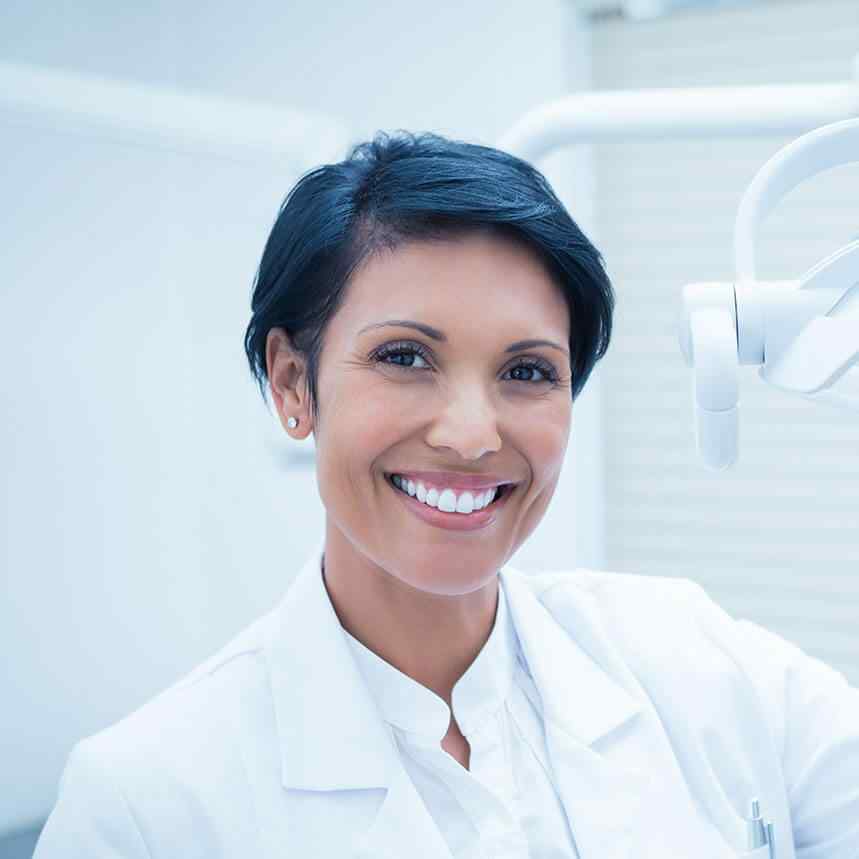 https://angelakopouloudental.gr/wp-content/uploads/2020/02/doctor-01.jpg